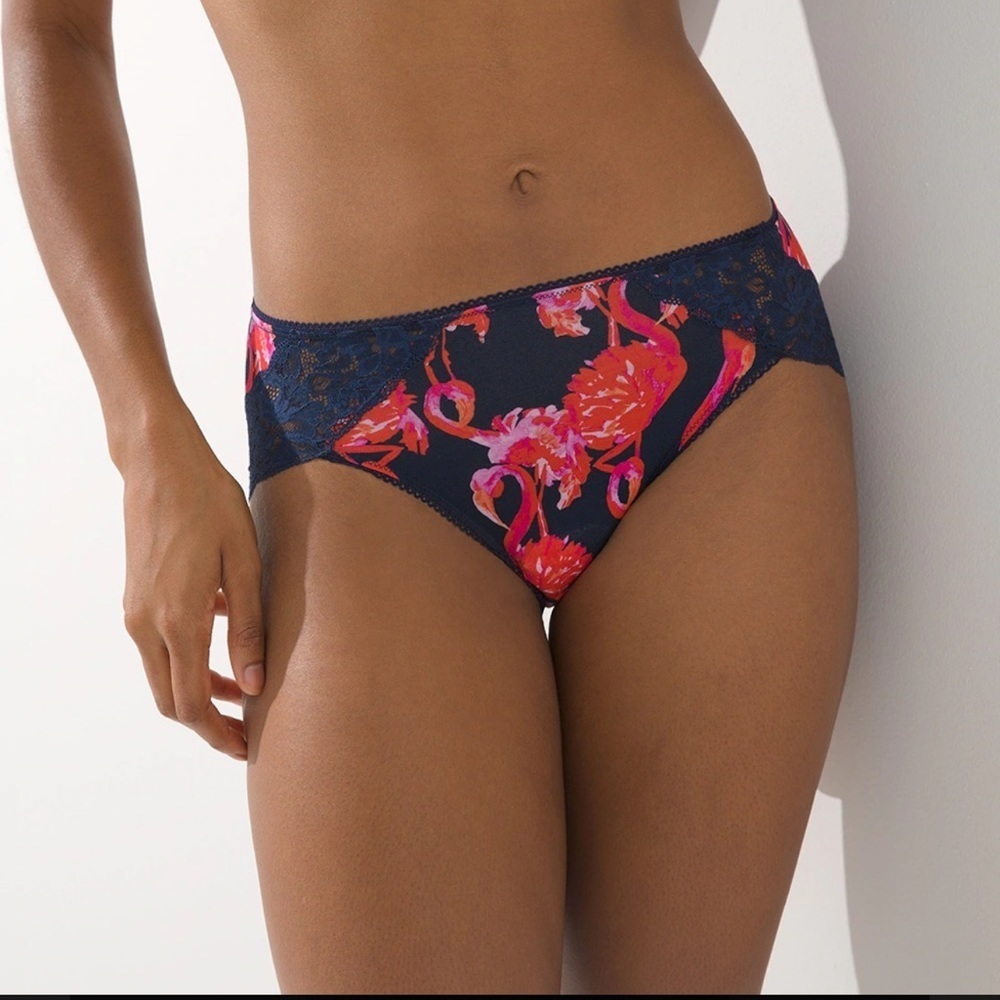 Soma flamingo panties EMBRACEABLE
Signature Lace High-Leg Brief